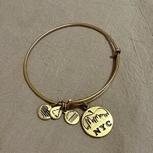 NWOT Alex and Ani NYC bracelet
